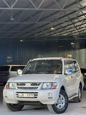 Mitsubishi Pajero 2002