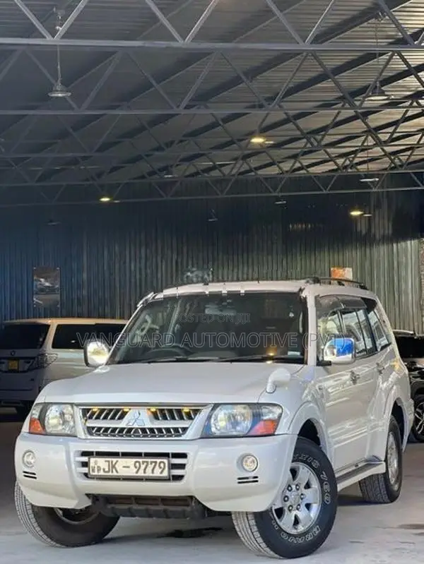 Mitsubishi Pajero 2002
