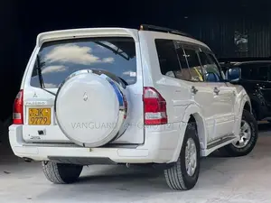 Mitsubishi Pajero 2002