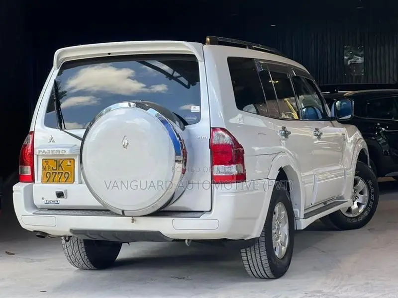 Mitsubishi Pajero 2002