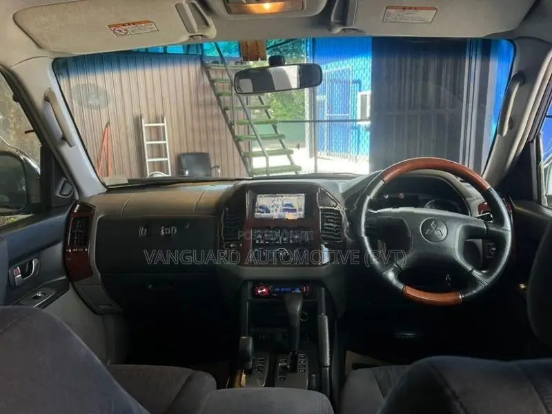 Mitsubishi Pajero 2002
