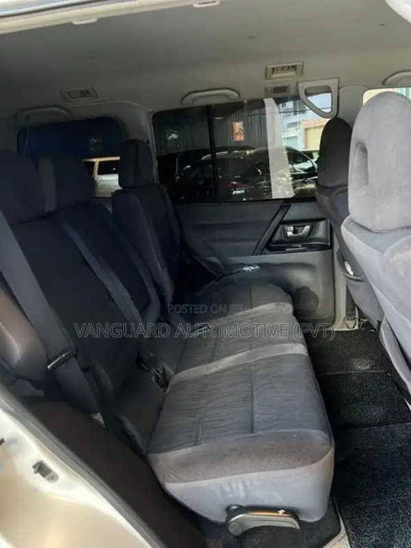 Mitsubishi Pajero 2002