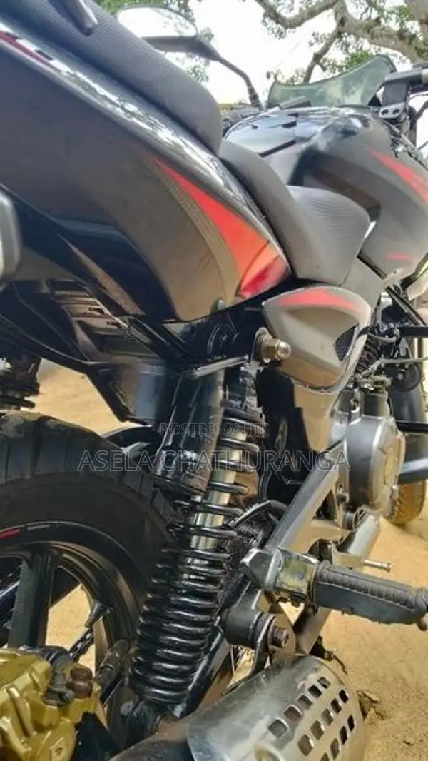 Bajaj Pulsar 180 2018