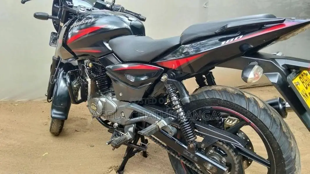 Bajaj Pulsar 180 2018