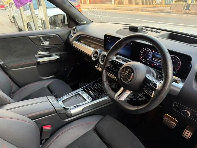 Mercedes Benz GLB Premium Plus AMG 2025