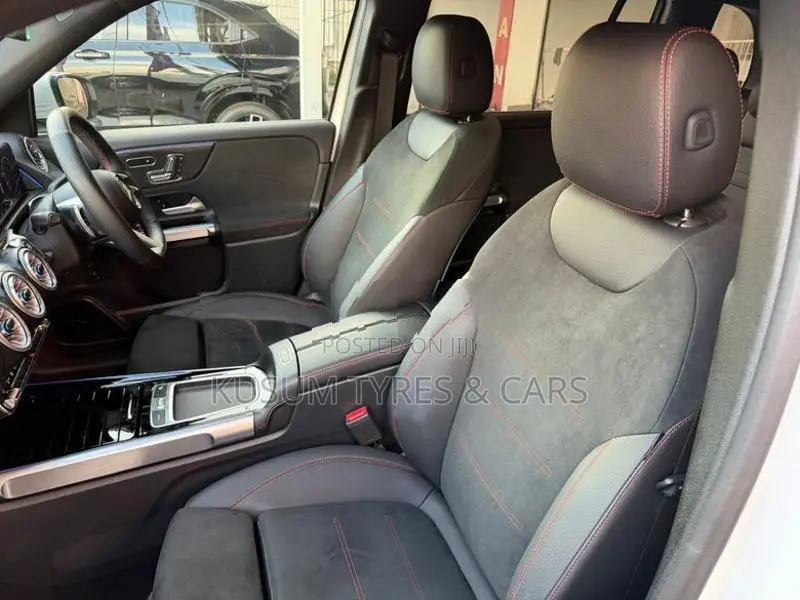 Mercedes Benz GLB Premium Plus AMG 2025