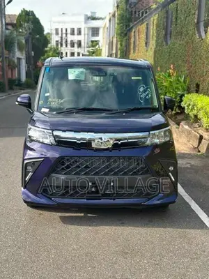Toyota Roomy Custom GT Turbo 2025