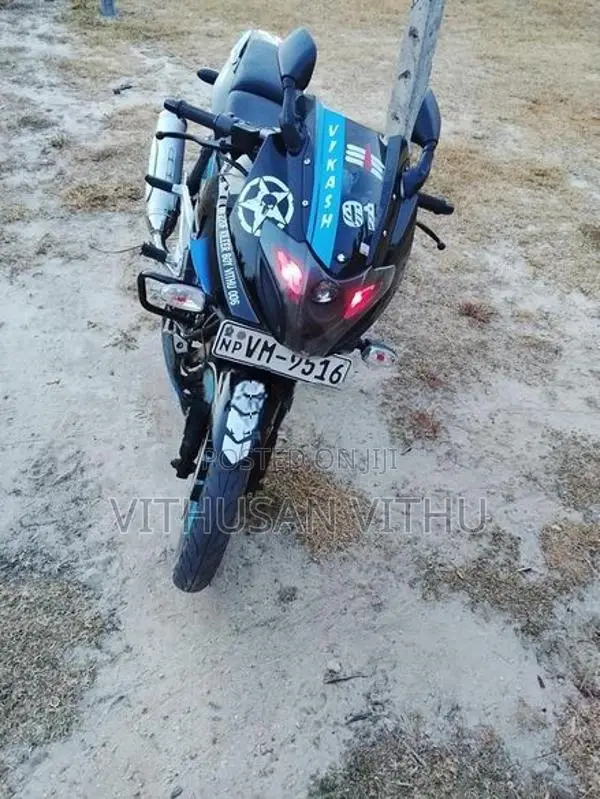 Bajaj Pulsar 220F 2010
