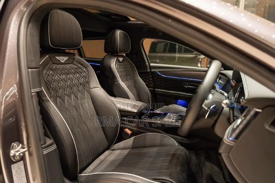 Bentley Flying Spur Azure 2024