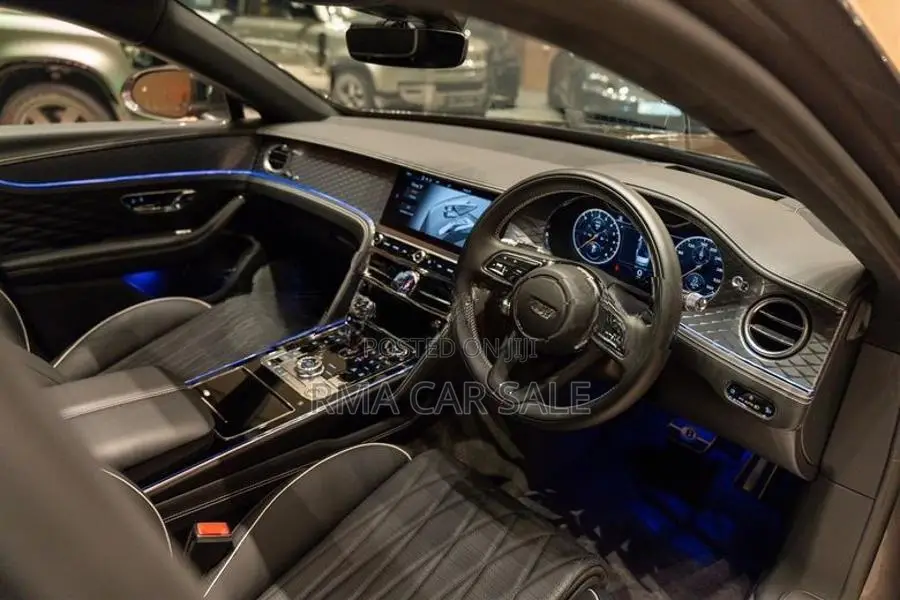Bentley Flying Spur Azure 2024