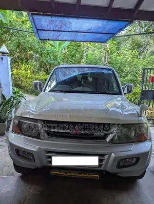 Mitsubishi Pajero 2001