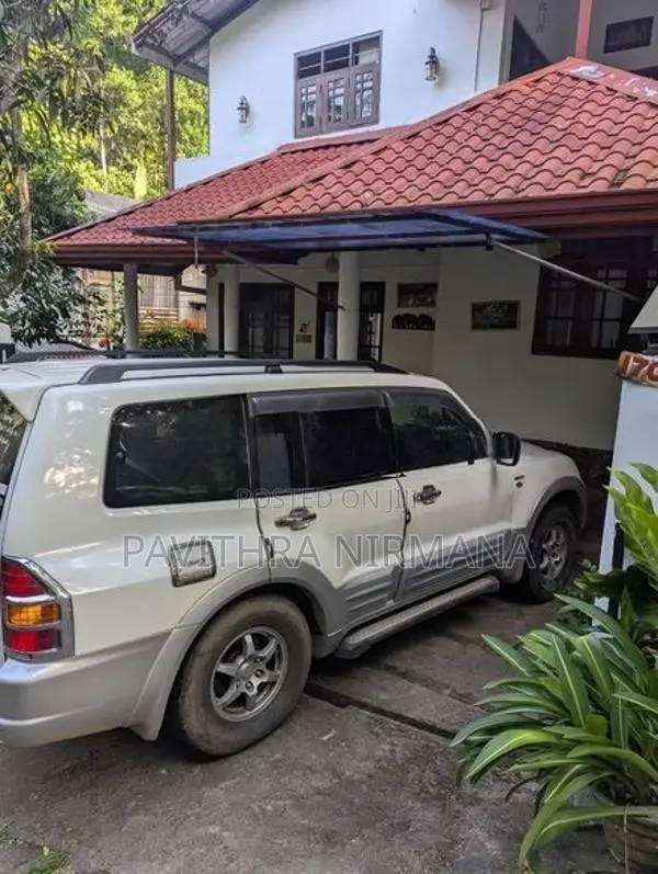Mitsubishi Pajero 2001