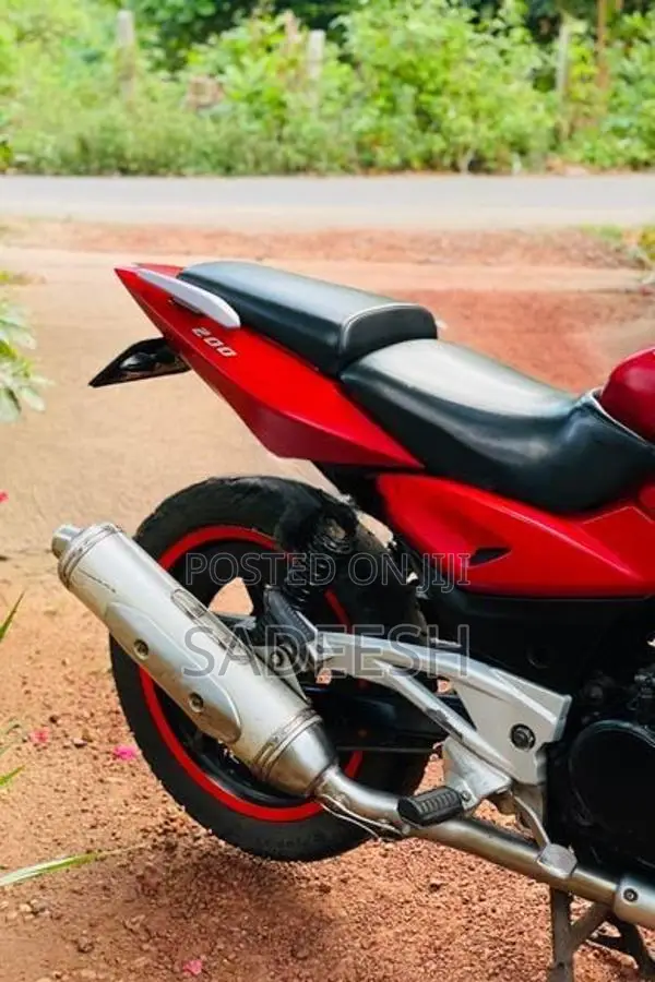 Bajaj Pulsar 200 2009