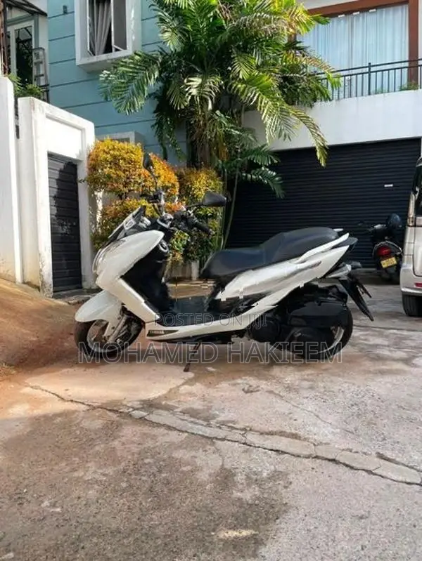 Yamaha Majesty 2015