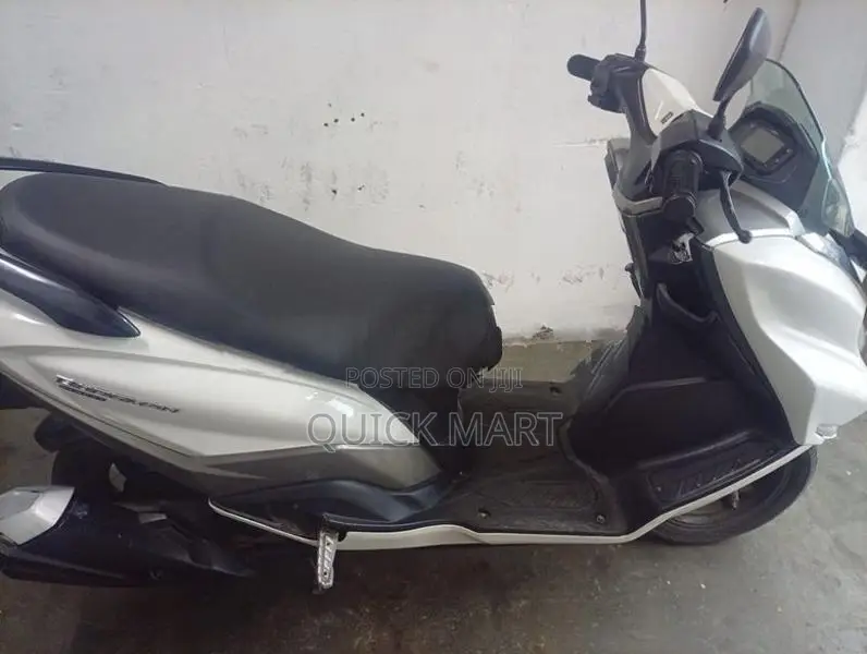 Suzuki Burgman 2019