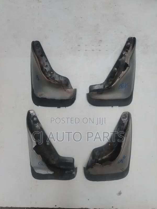 Toyota Mark 2 Cressida X80 Mud Flap Set Original