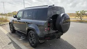 Land Rover Defender P400 2025