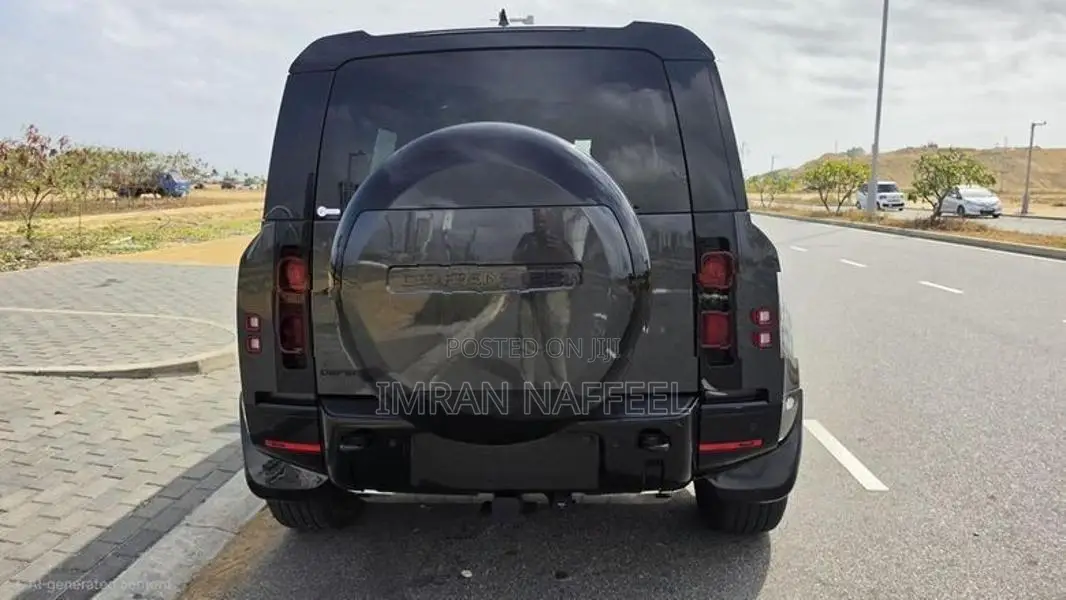 Land Rover Defender P400 2025