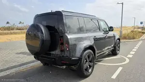 Land Rover Defender P400 2025
