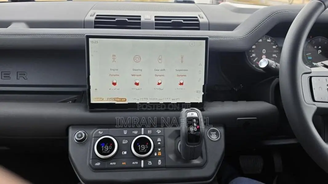 Land Rover Defender P400 2025