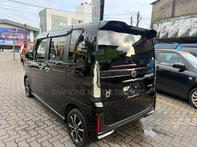 Honda N-Box Ciustom 2024