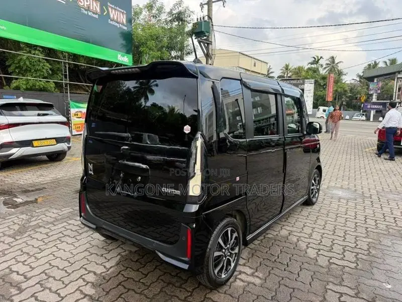 Honda N-Box Ciustom 2024