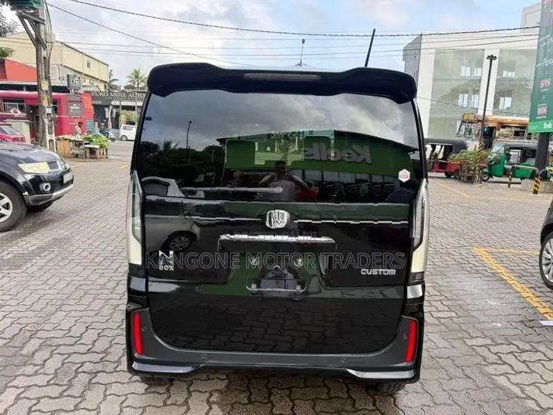Honda N-Box Ciustom 2024