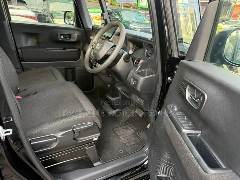 Honda N-Box Ciustom 2024