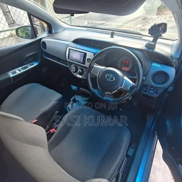 Toyota Vitz 2015