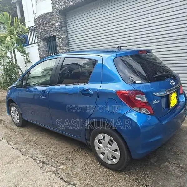Toyota Vitz 2015