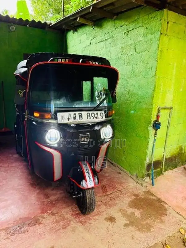 Bajaj RE 2015