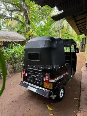 Bajaj RE 2015