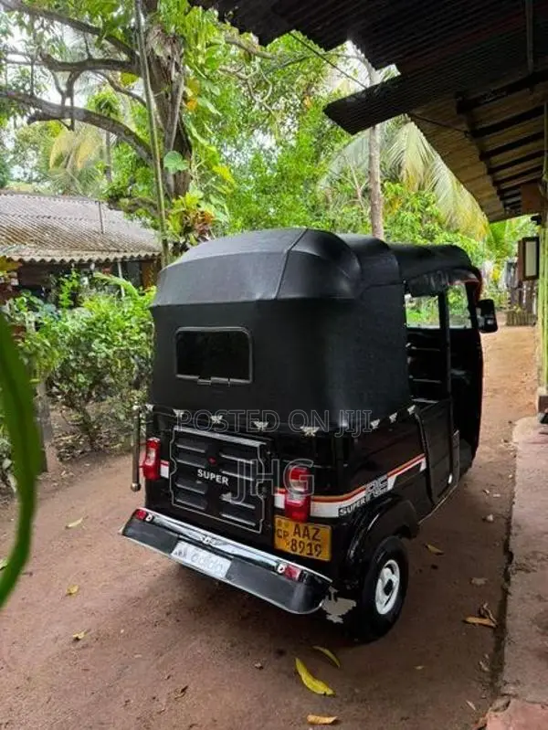 Bajaj RE 2015