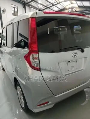 Toyota Roomy x 2023