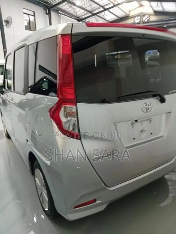 Toyota Roomy x 2023