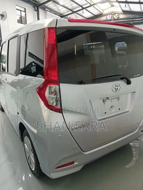 Toyota Roomy x 2023