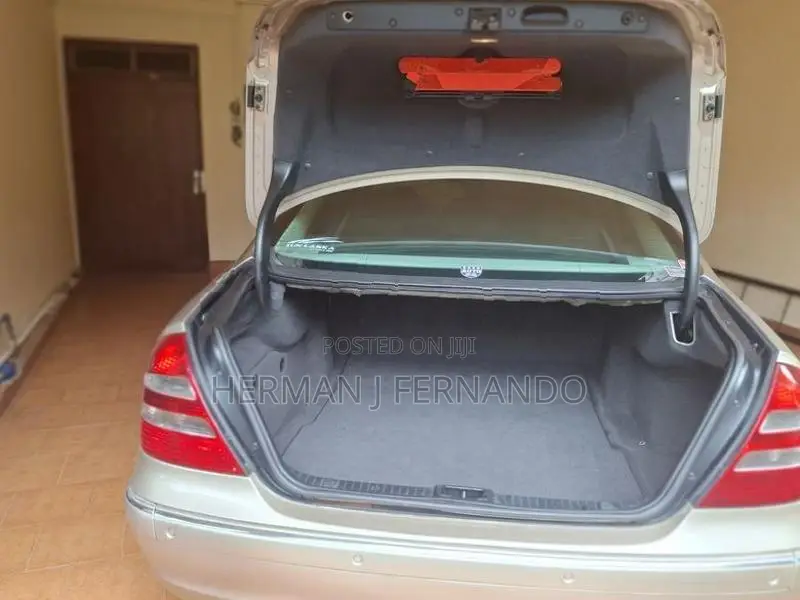 Mercedes Benz E200 2004