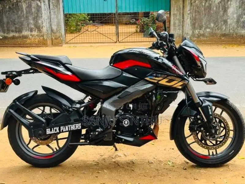 Bajaj Pulsar NS200 premium 2026