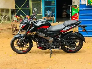 Bajaj Pulsar NS200 premium 2026