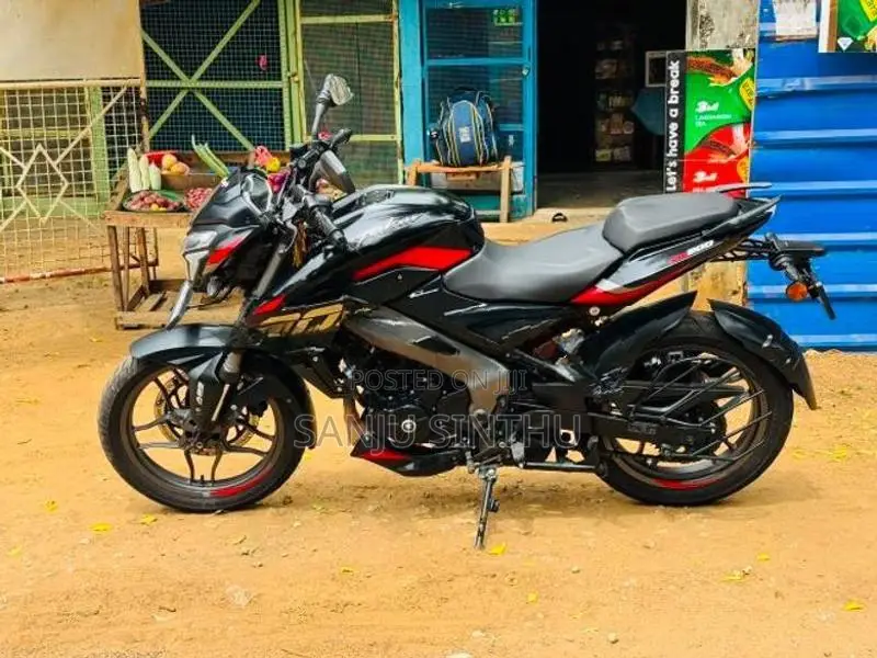 Bajaj Pulsar NS200 premium 2026