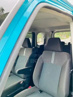 Toyota Roomy Custom G 2024