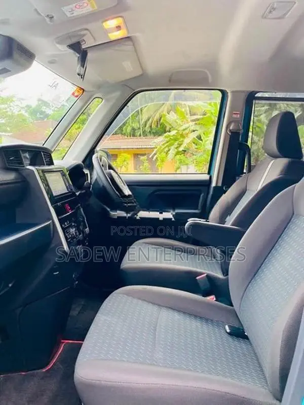 Toyota Roomy Custom G 2024