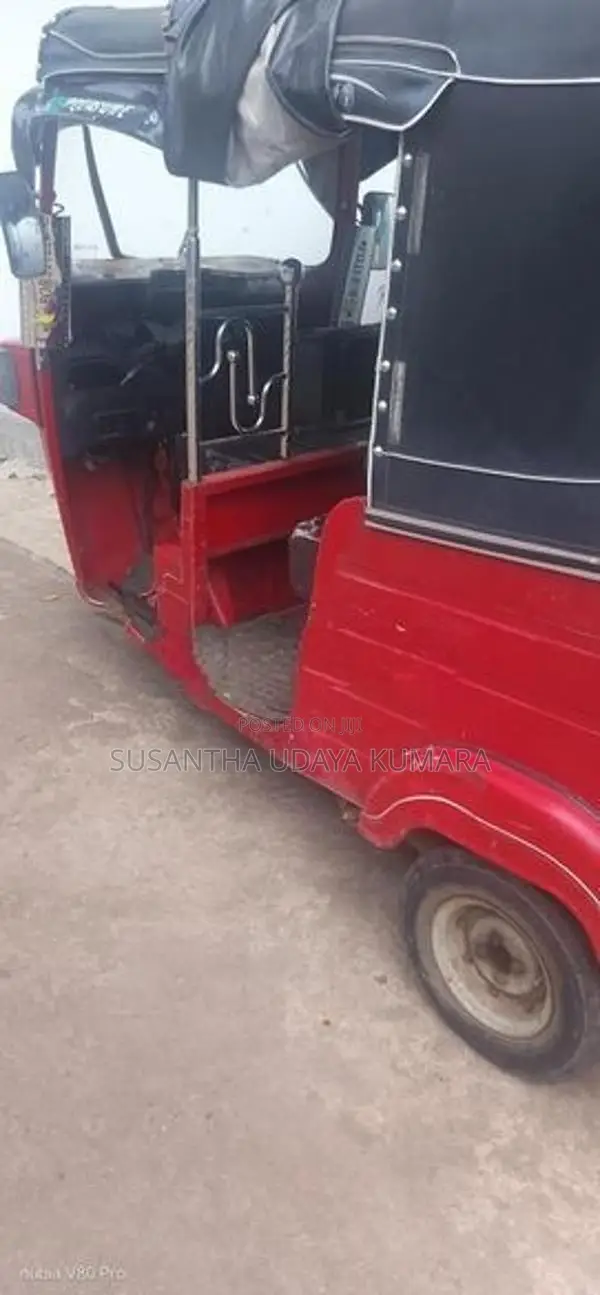 Bajaj RE 2010