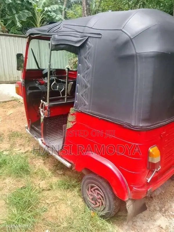 Bajaj RE 2012