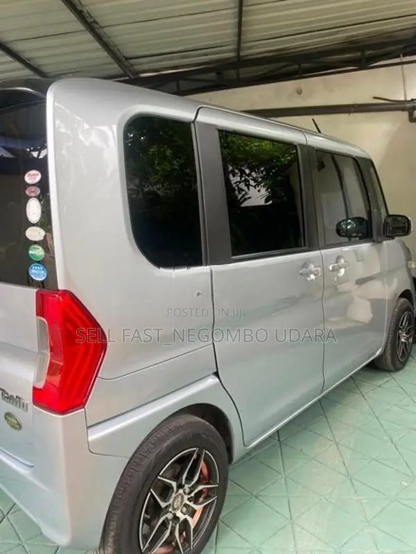 Daihatsu Tanto 2015