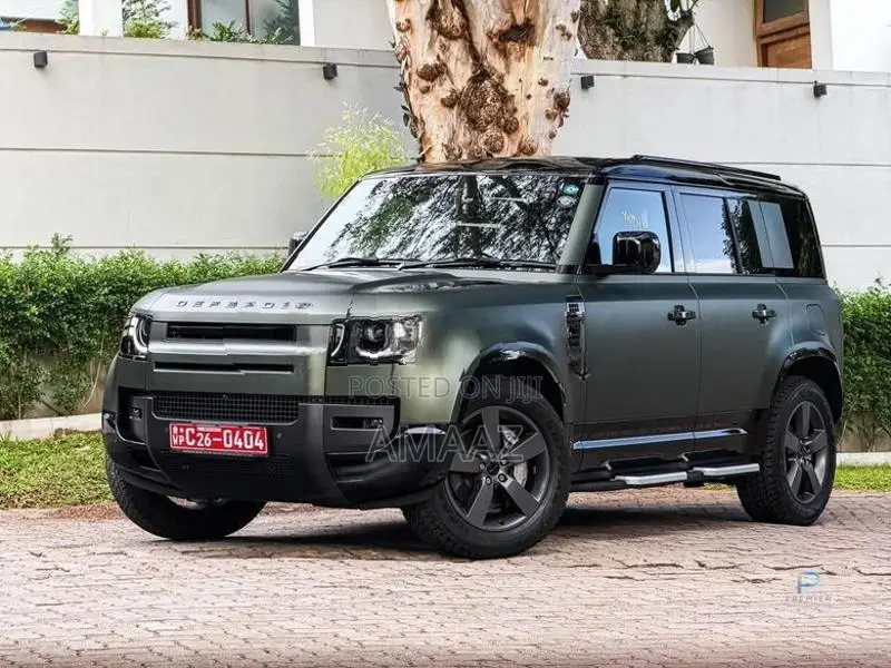 Land Rover Defender P300 2026
