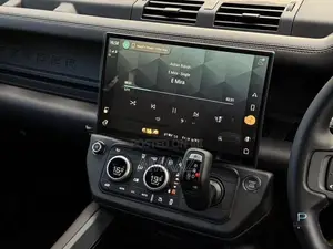 Land Rover Defender P300 2026