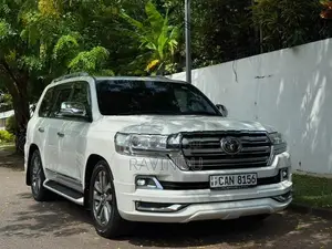 Toyota Land Cruiser V8 Genuine Face Lift 2016