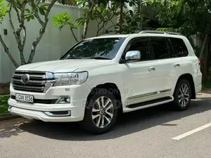 Toyota Land Cruiser V8 Genuine Face Lift 2016