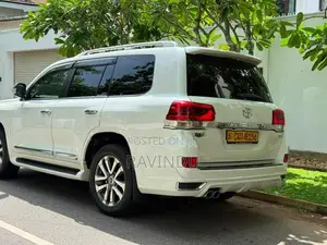 Toyota Land Cruiser V8 Genuine Face Lift 2016